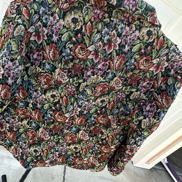 Tabitha Floral Tapestry Blazer - Picture 10 of 11